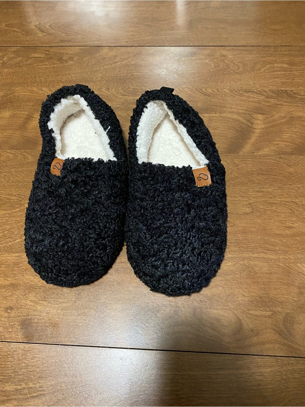 Cozy Black Sherpa women’s Slip-On Slippers